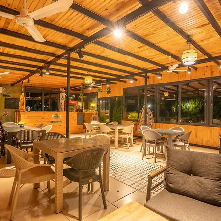 Karaoez Sapphire Camping *
